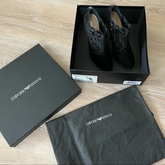 Giorgio Armani black suede booties - Picture 9 of 11